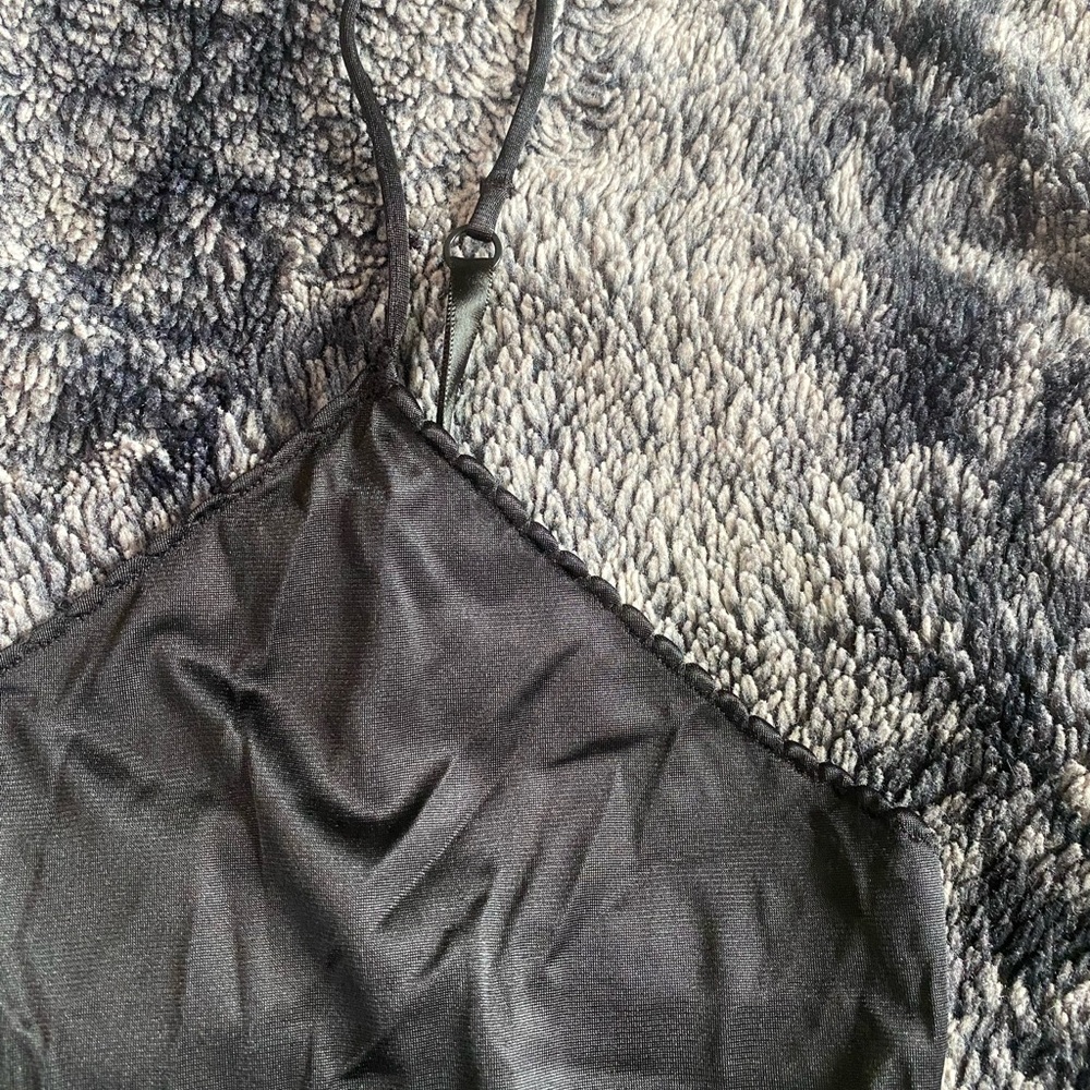 Vassarette Women’s XL 48/44 Black Nylon Spaghetti Strap Adjustable Slip Top - Picture 4 of 9